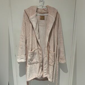 (NWT) Denver Hayes Robe